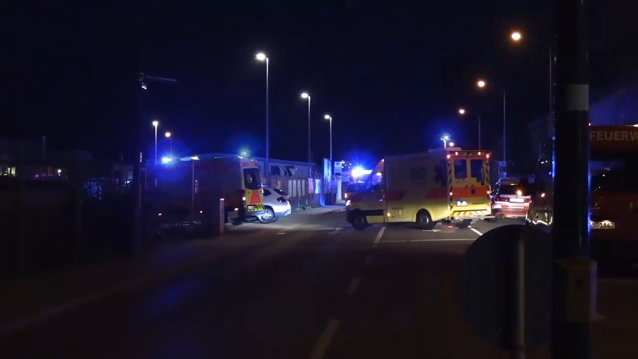 Video: Großeinsatz im Regensburger Osten: Brand in Industriehalle