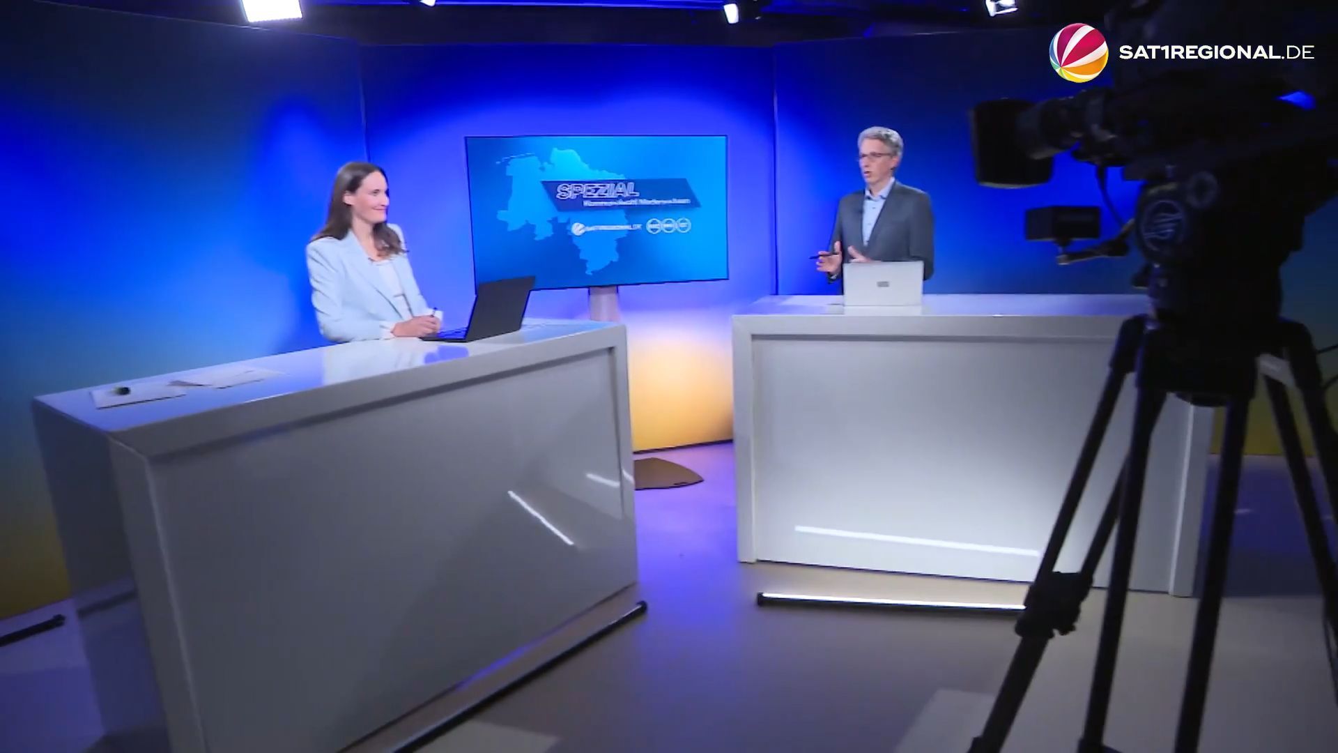 Video: "Wahl Spezial" bei SAT.1 REGIONAL: Hinter den Kulissen einer Wahlsendung