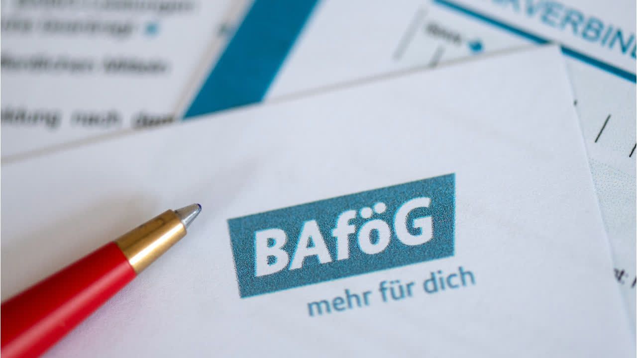 Video: Mehrheit offen für Kürzungen bei Sozialleistungen