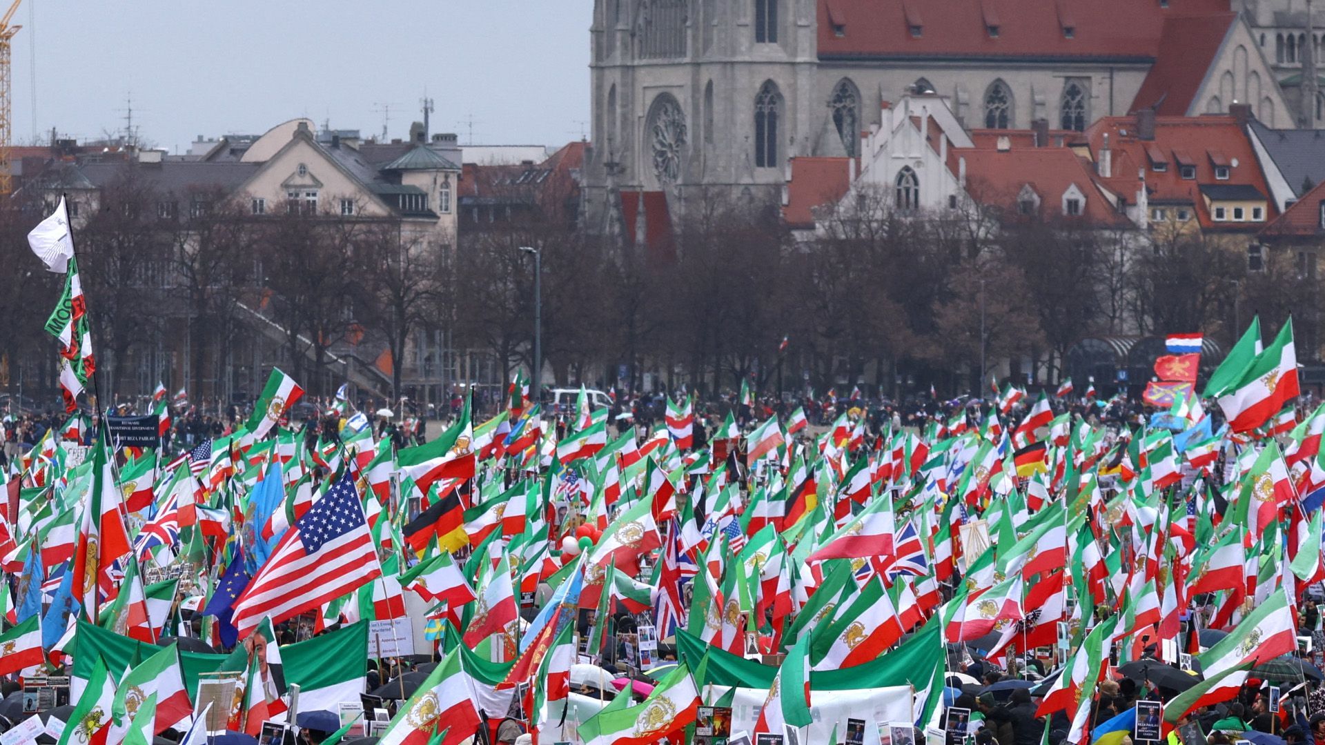 Video: München: Groß-Demo gegen Mullahs im Iran