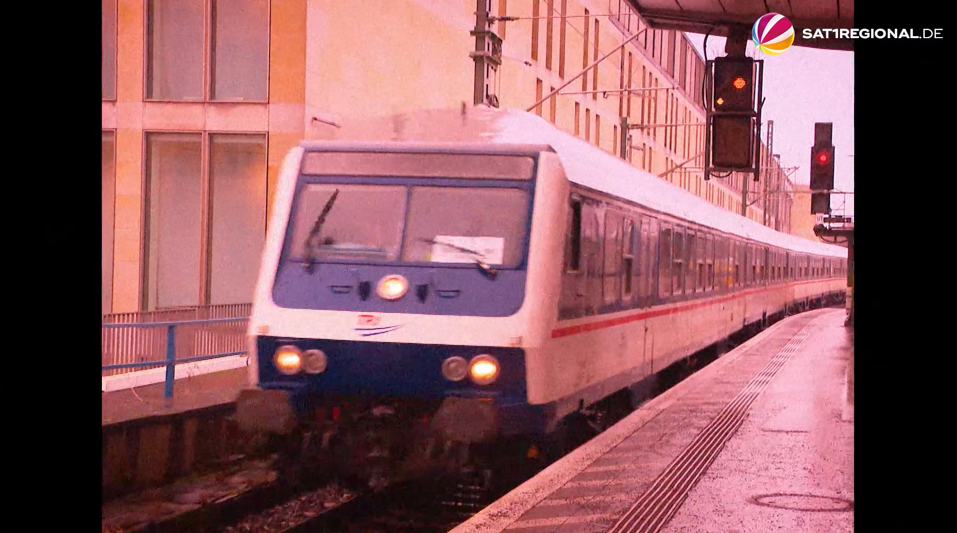 Video: Zug-Nostalgie: 50 Jahre alter „Silberling“ fährt wieder nach Hildesheim