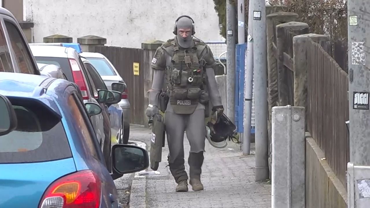 Video: SEK-Festnahme in Bayreuth: 27-Jähriger randaliert in Mehrfamilienhaus