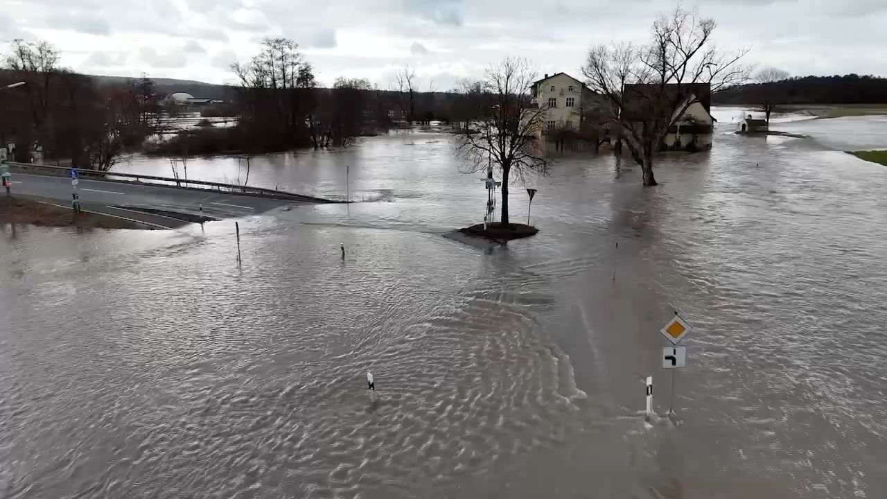 Video: Hochwasser in Franken: Lage soll sich ab morgen entspannen