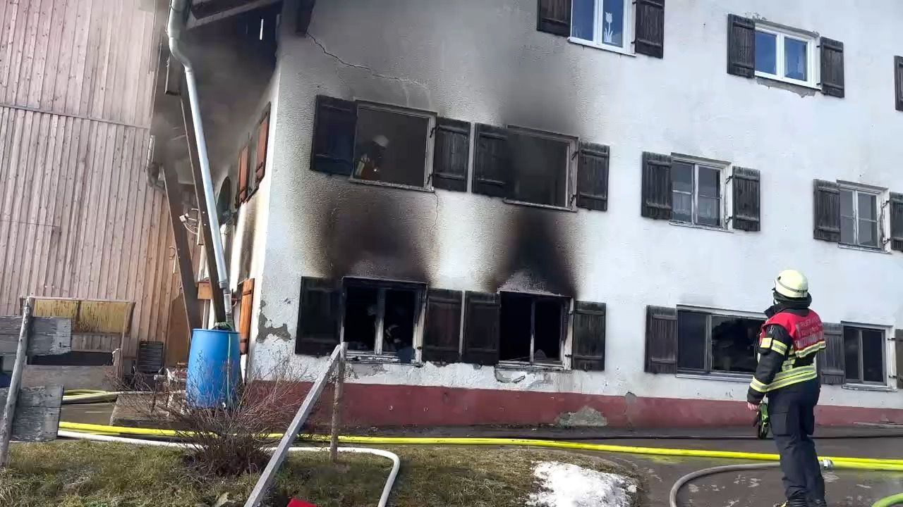 Video: Brandursache in Haldenwang geklärt: 91-Jähriger stirbt durch Stehlampe