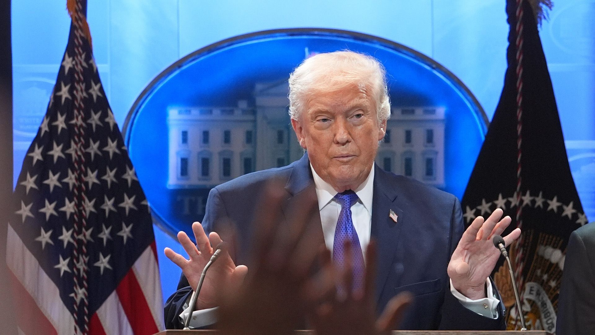 Video: Trump rastet verbal aus nach Zoll-Urteil