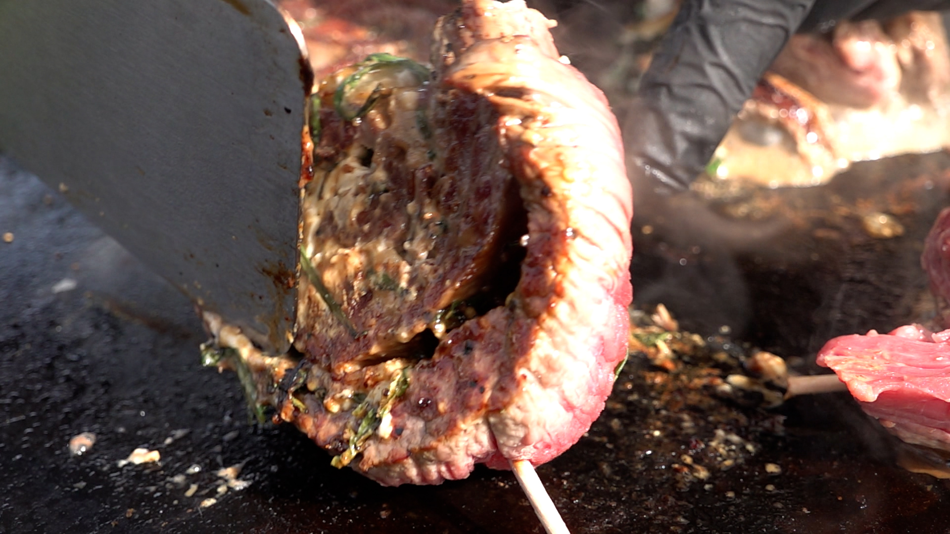 Video: Grillsaison eröffnet - Was sind die Trends?