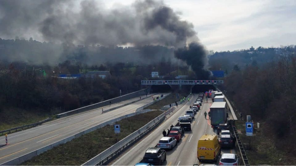 Ludwigsburg: Rauchsäule über Engelbergtunnel