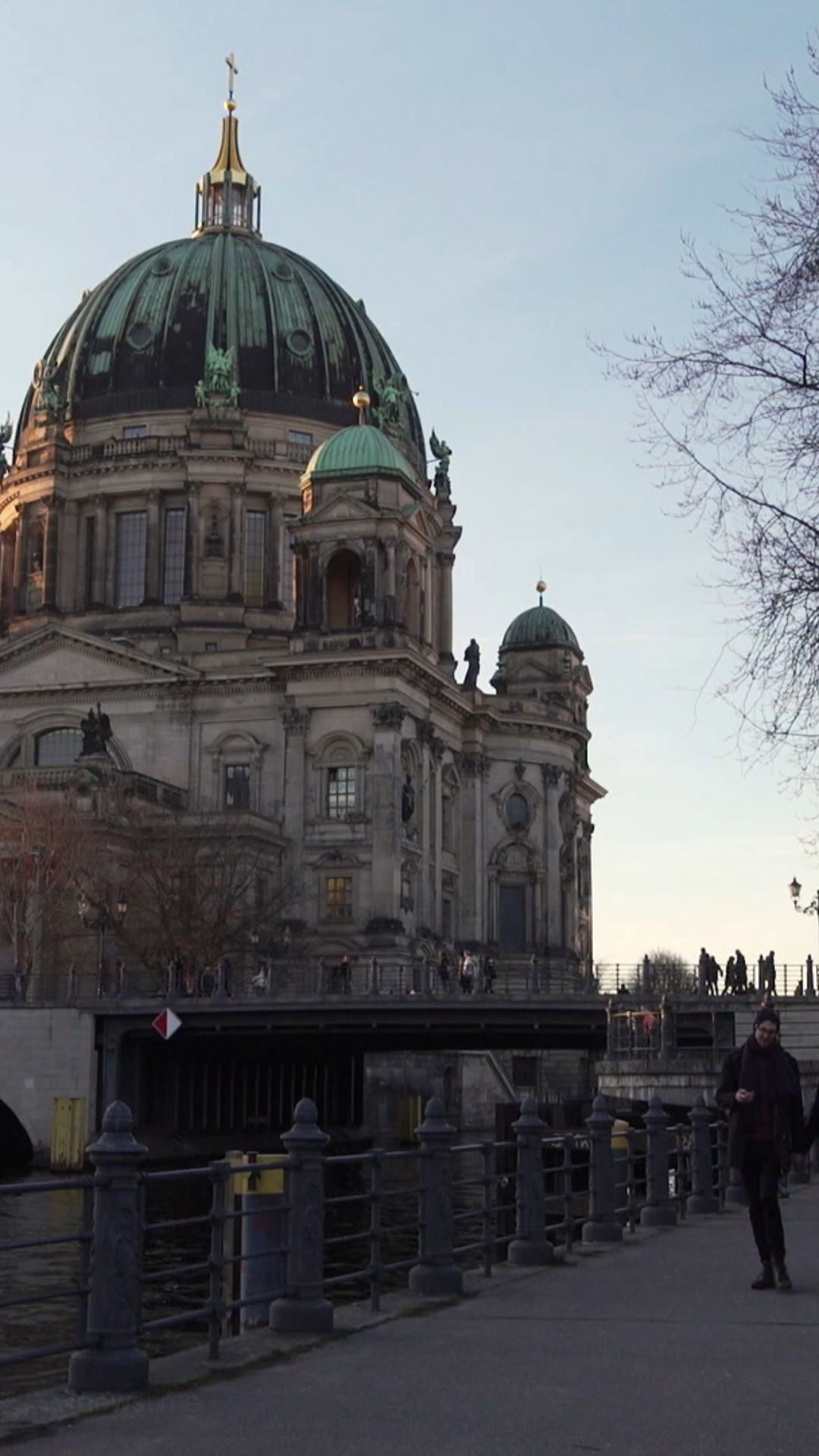 Video: Mitgliederzahlen der Kirchen sinken drastisch
