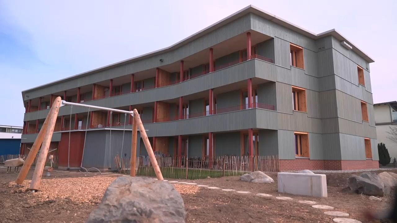 Video: Heizen ohne konventionelle Heizung? Haus in Ingolstadt besteht Wintertest