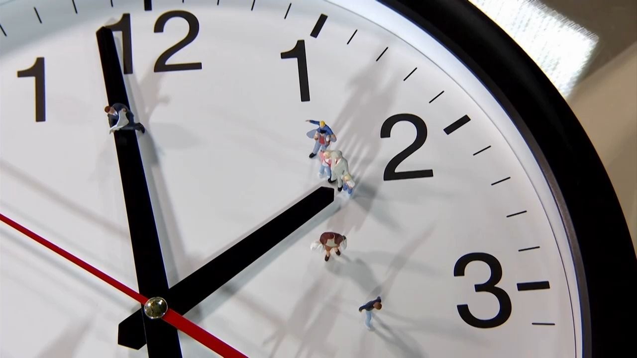 Video: Zeitumstellung am Wochenende: Eine Stunde weniger Schlaf