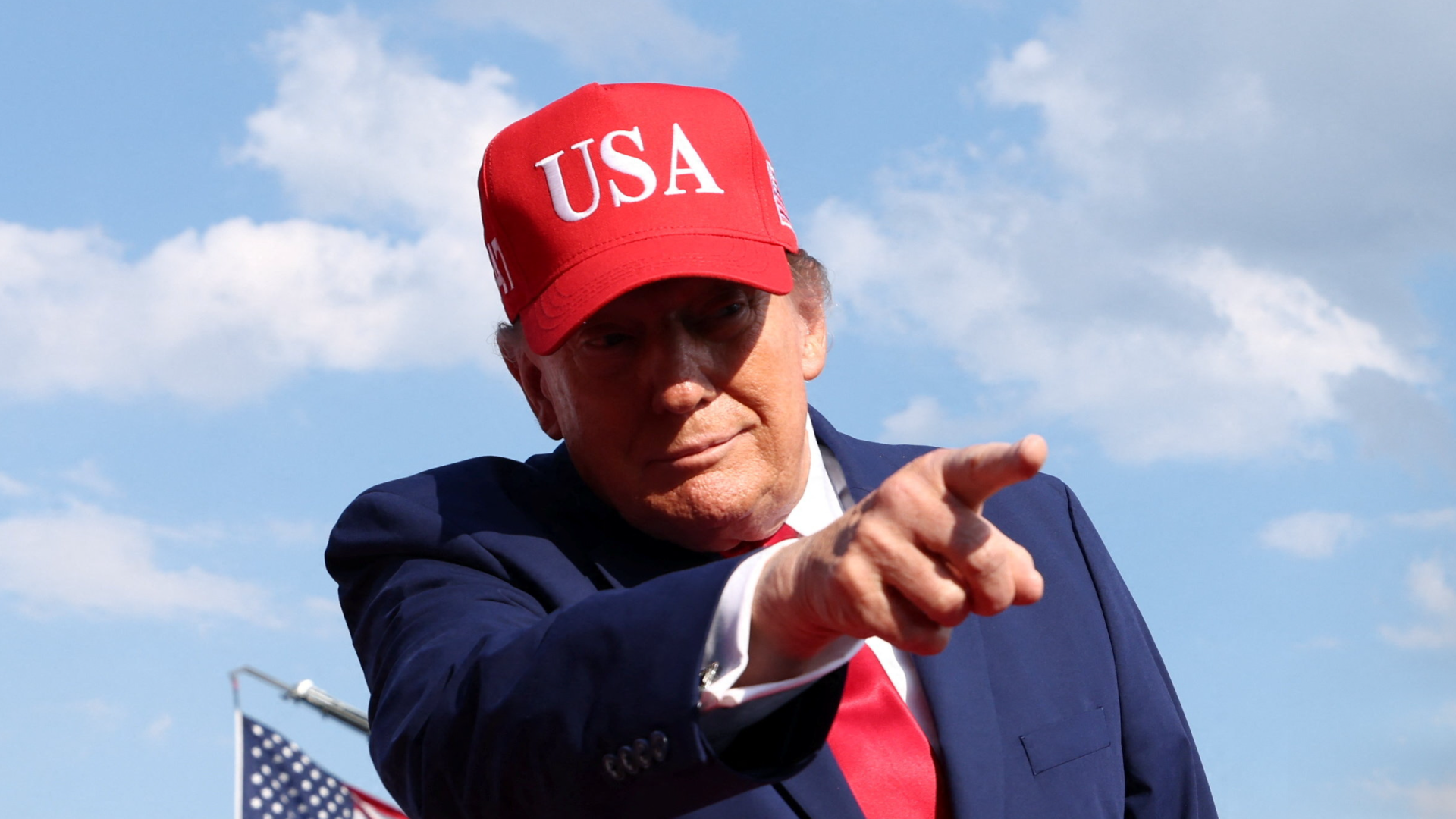 Video: Trump kündigt Treffen mit Putin und Selenskyj an