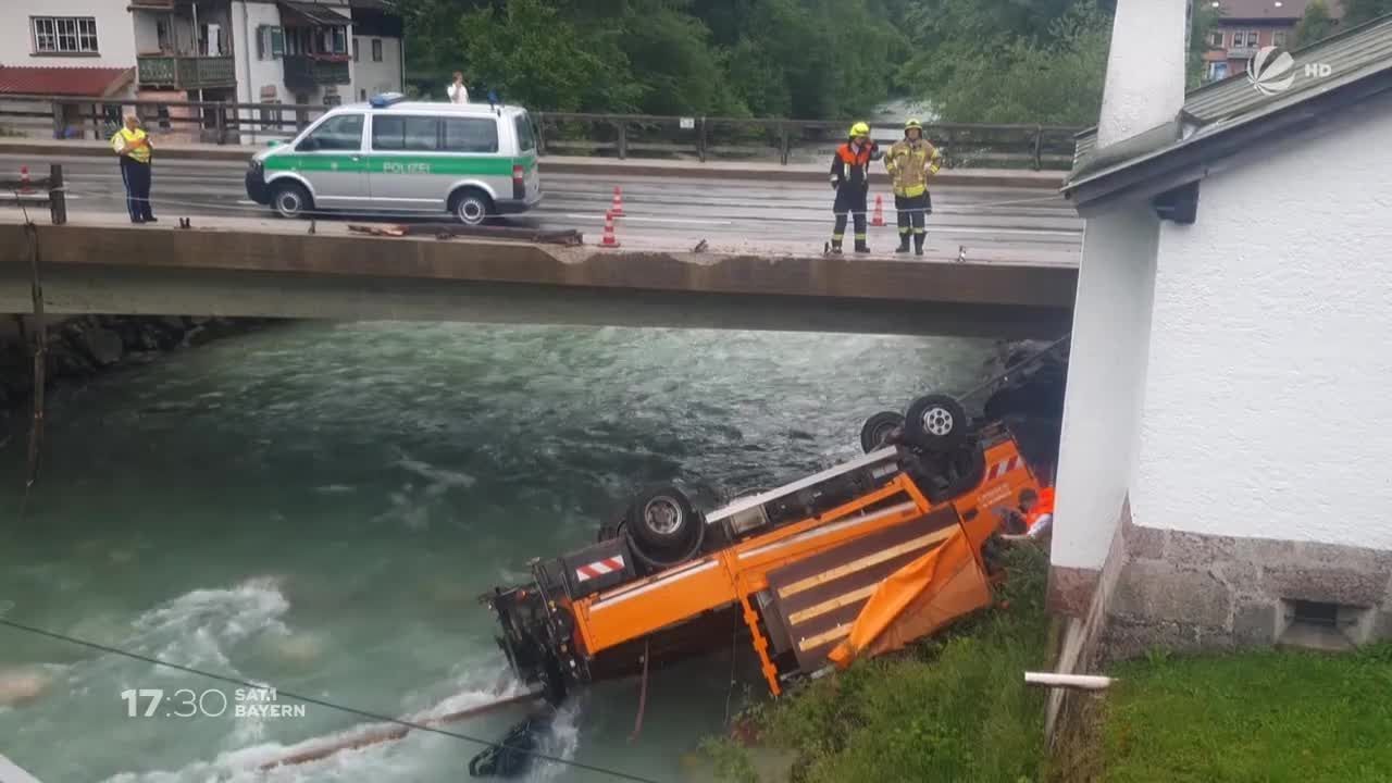 Berchtesgaden: Lastwagen stürzt von Brücke