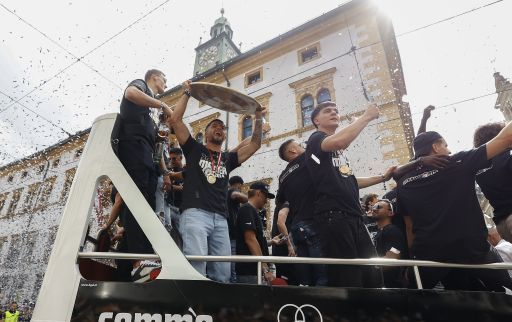 Graz im Ausnahmezustand: Sturm feiert mit Fans  