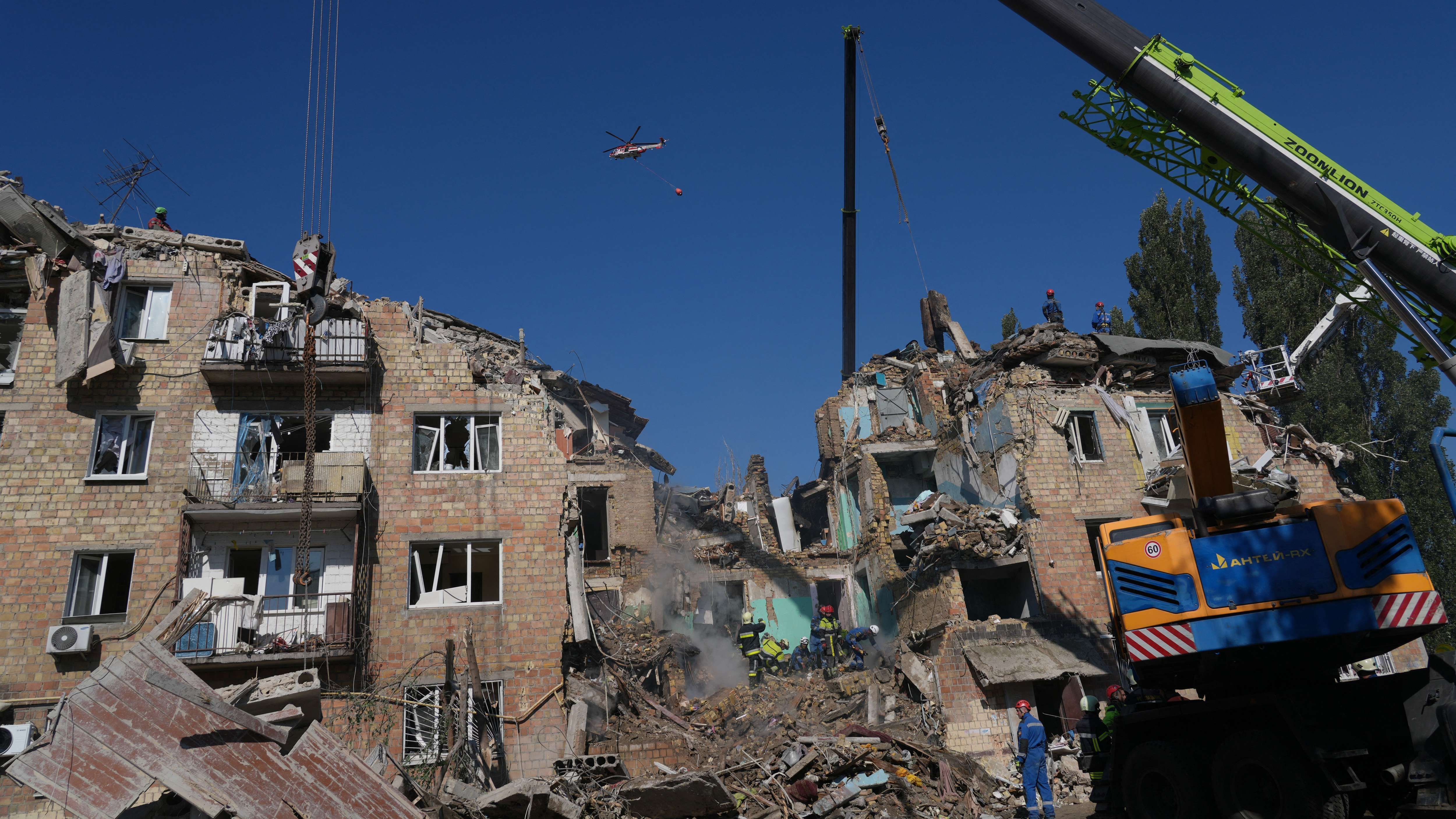 Video: Russland bombardiert Kiew: Kinder unter den Toten