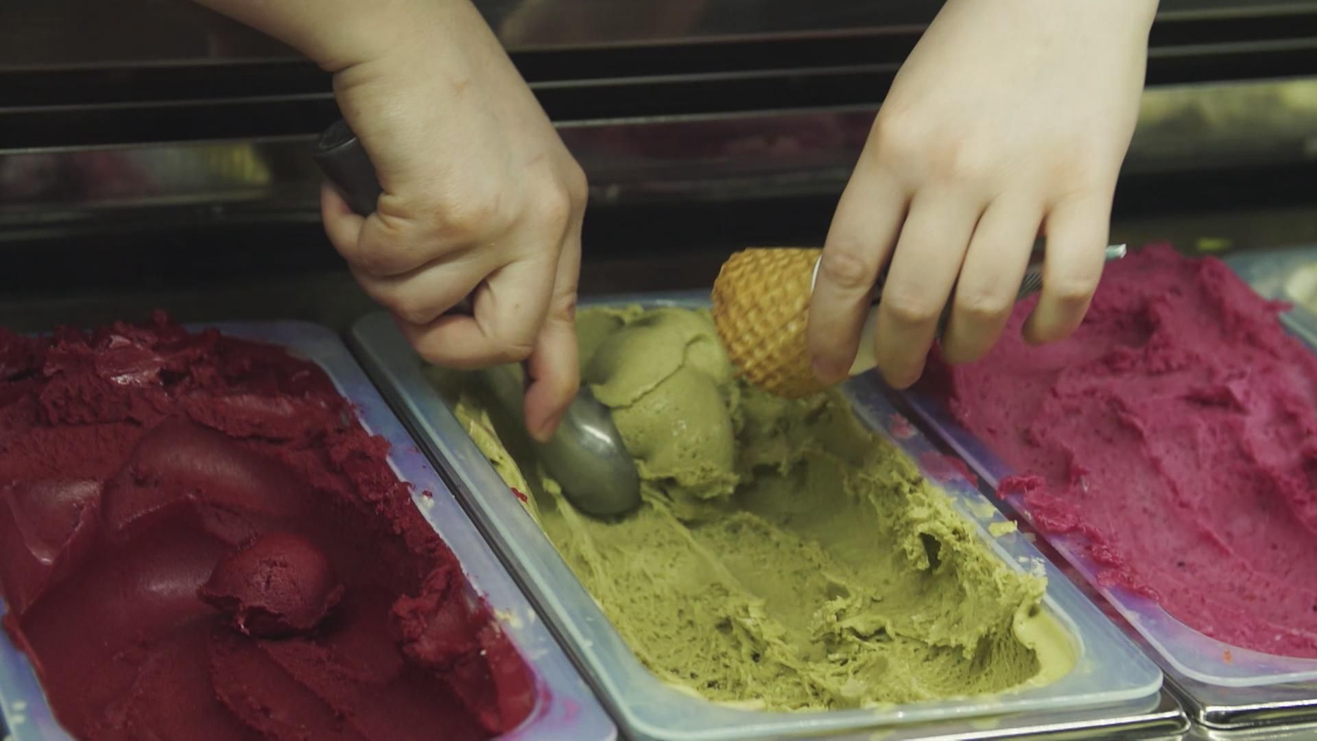 Video: Wie viel Eis am Stiel für Kinder ist zu viel?